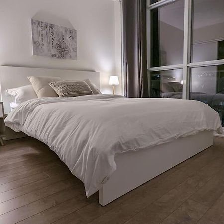 Lovely 2 Bed Condo In Downtown โตรอนโต ภายนอก รูปภาพ