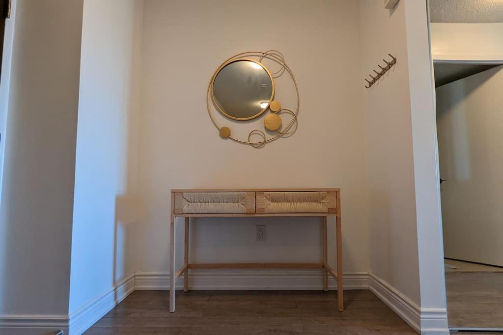 Lovely 2 Bed Condo In Downtown โตรอนโต ภายนอก รูปภาพ