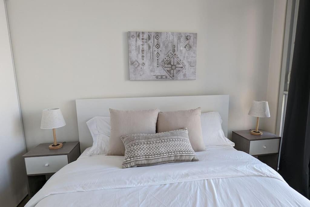 Lovely 2 Bed Condo In Downtown โตรอนโต ภายนอก รูปภาพ