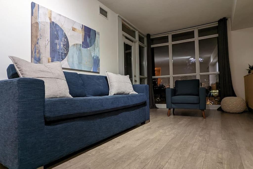 Lovely 2 Bed Condo In Downtown โตรอนโต ภายนอก รูปภาพ
